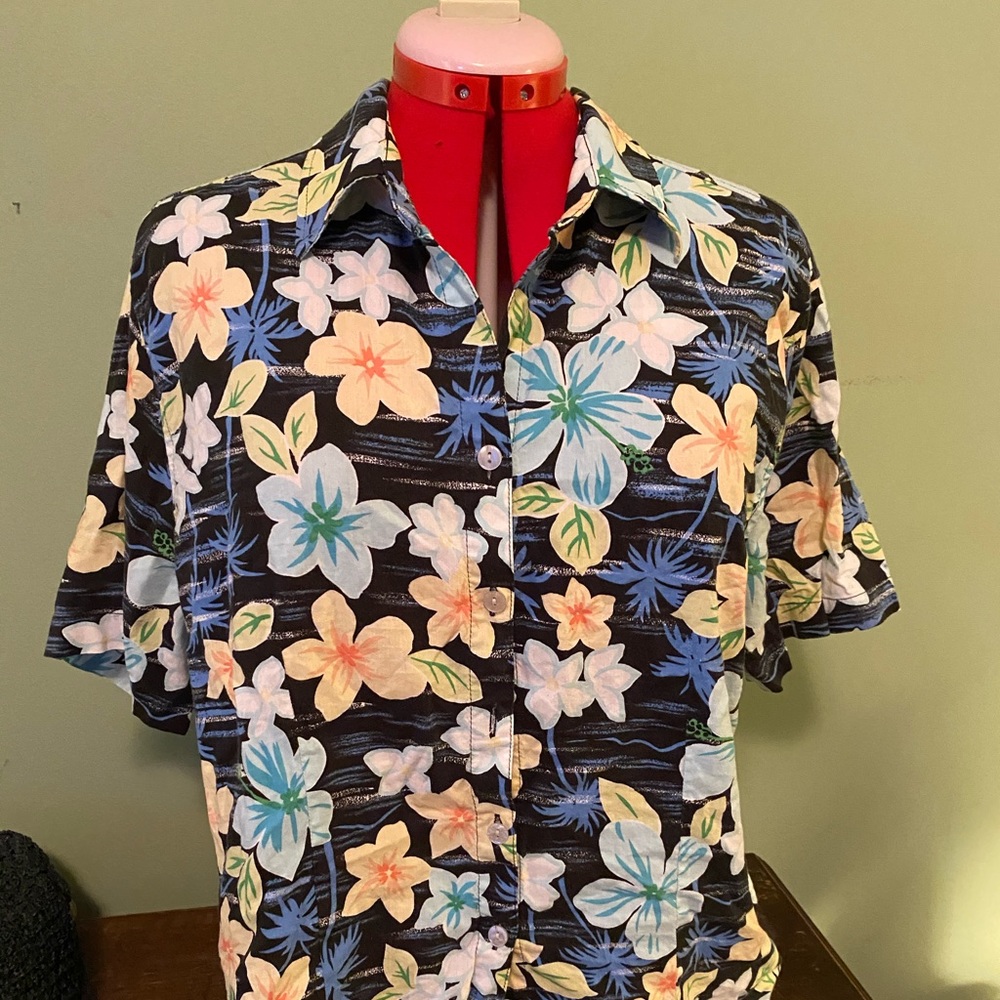 Women’s Hawaiian shirt